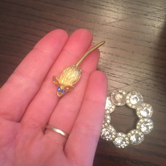 Bundle of Vintage Brooches - Picture 8 of 8